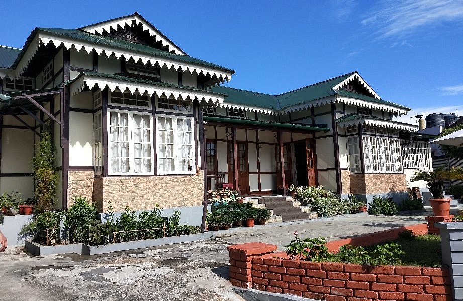 Café and Food Stalls


                                